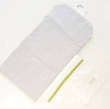 Load image into Gallery viewer, Pepe & Peach Portable Change Mat - Assorted