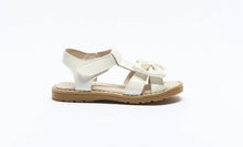 Load image into Gallery viewer, Walnut Melbourne Bluebell Sandal | White