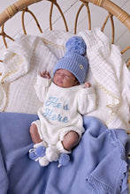 Load image into Gallery viewer, confetti kidz Knitted Booties | Snow + Blue Pom Poms