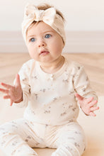 Load image into Gallery viewer, JAMIE KAY Organic Cotton Long Sleeve Bodysuit &amp; Everyday Legging Set | Playful Kittens