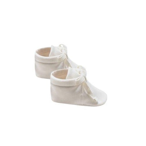 Quincy Mae baby booties || ivory